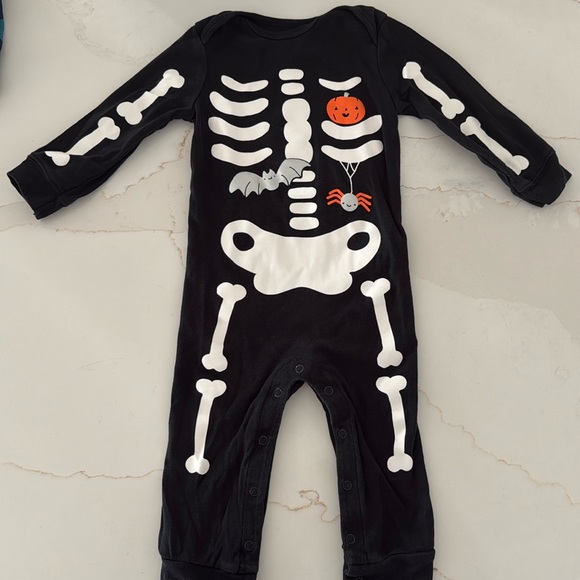 Carter’s Halloween Onesie - Picture 1 of 2